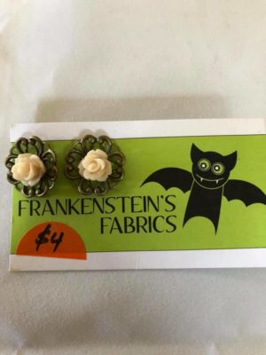 Antique Rose earrings - Cream
